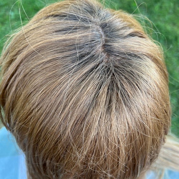 Shake N Go Acrylic light brown wig with bangs - Picture 6 of 16